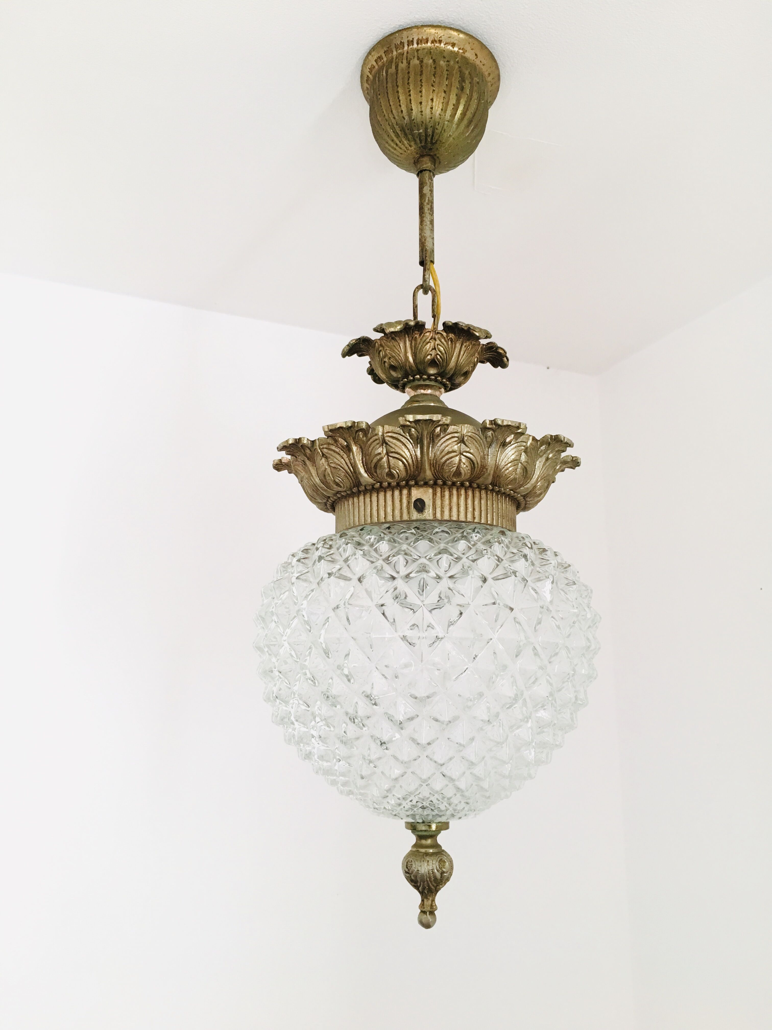 Brass globe suspension