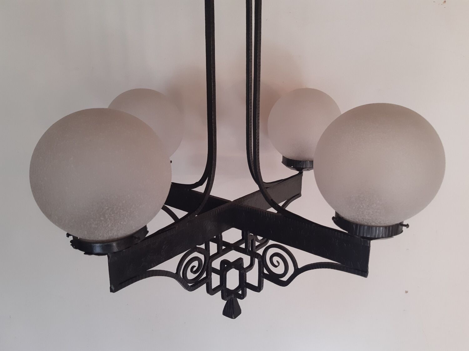 Chandelier 1930 art deco wrought iron and balls glass granite