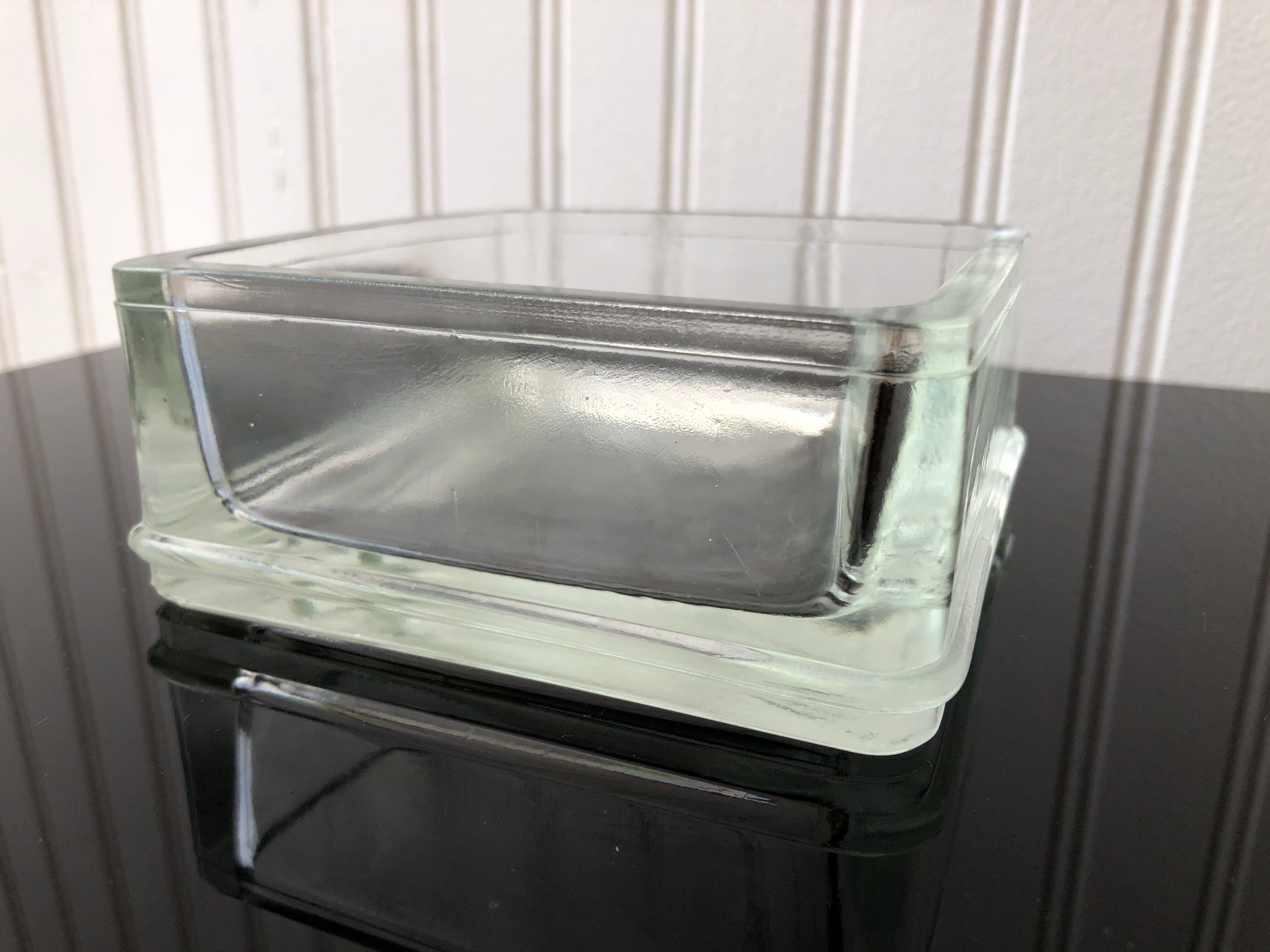 Glass-paved ashtray