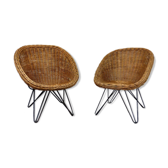 Set de deux fauteuils en rotin piètement épingle 1960