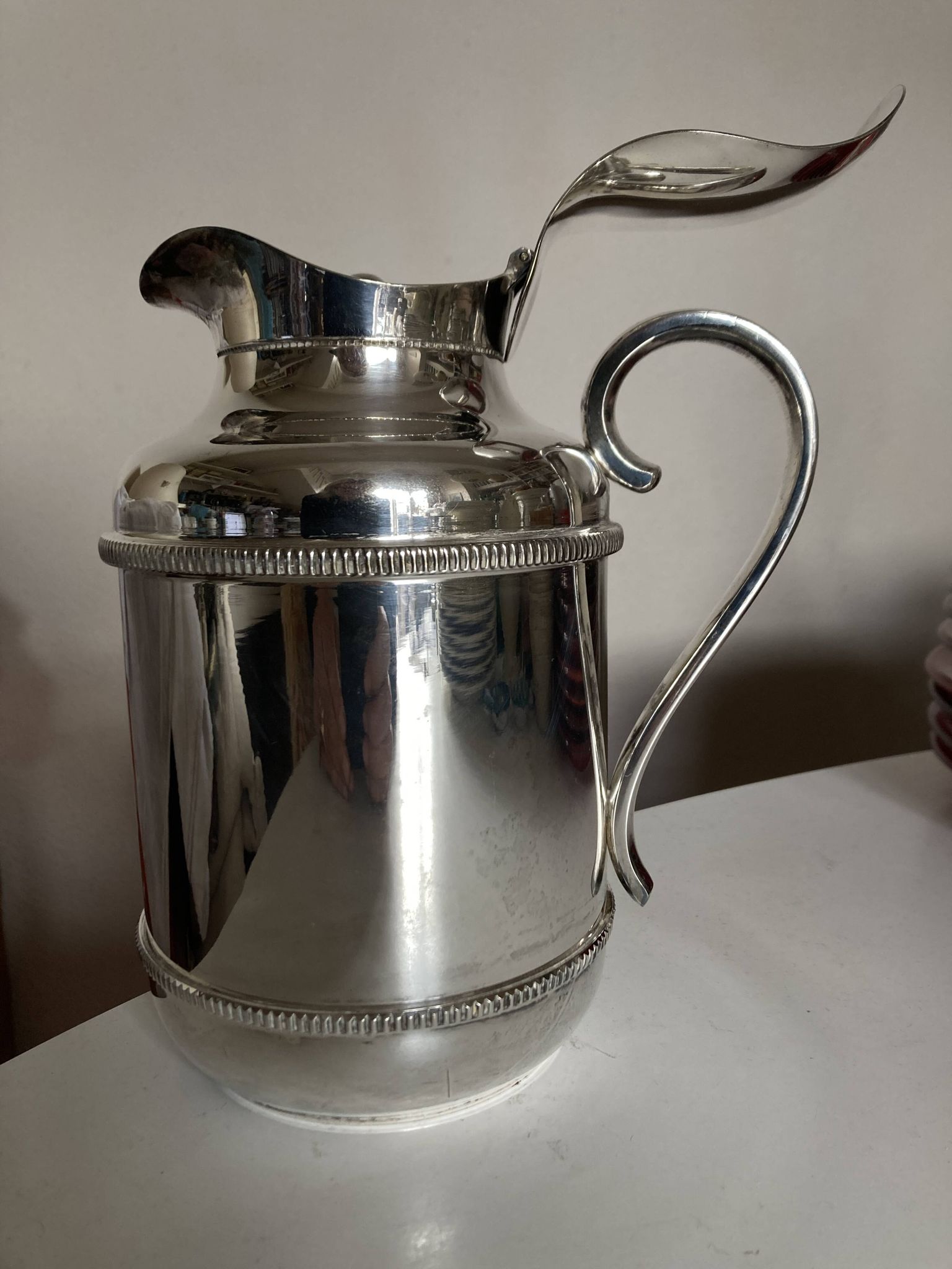 Isothermal salon jug Italy in silver-plated metal, neo-classical 1970.