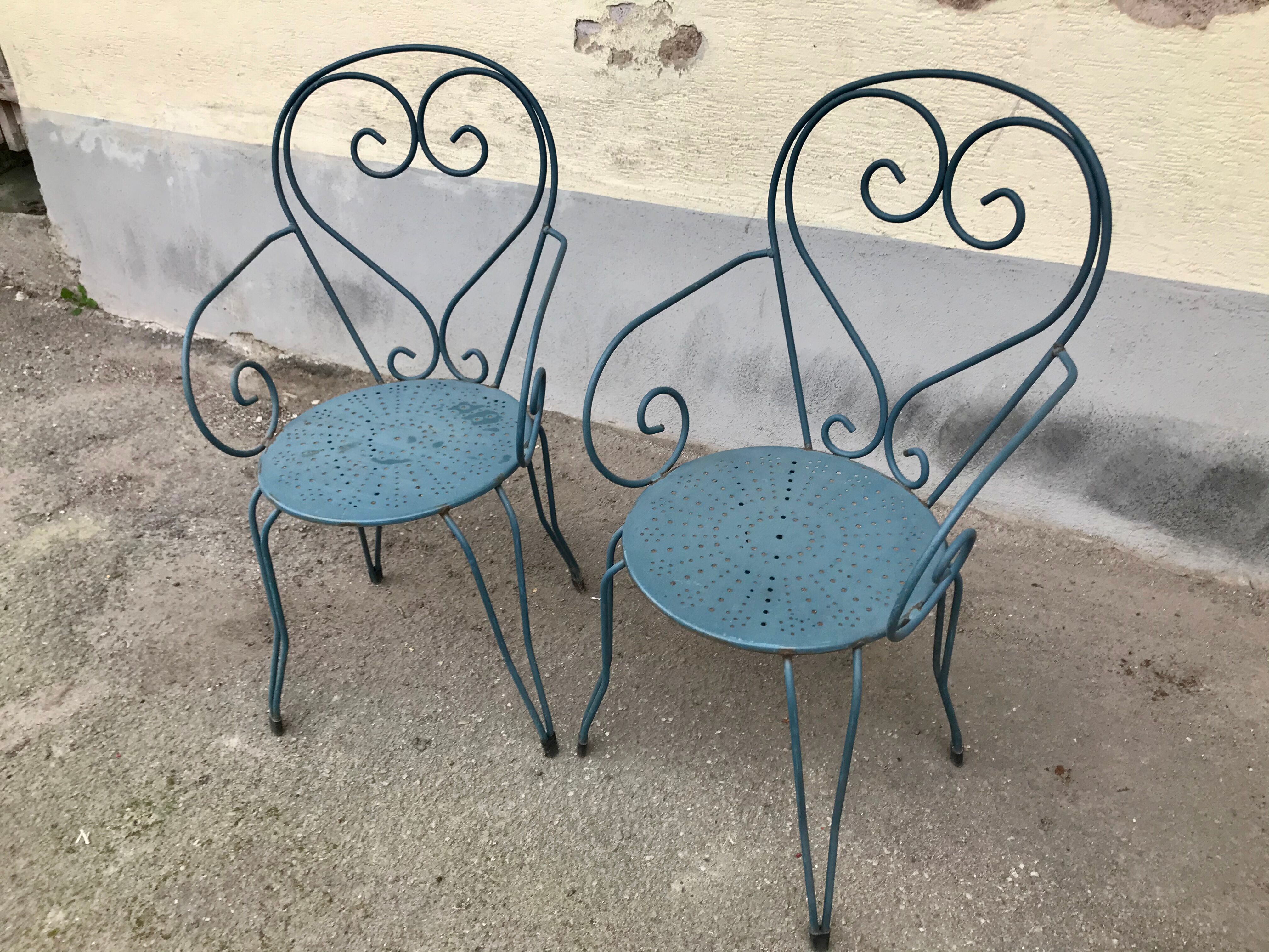 1 Table and 2 wrought iron garden chairs 1950 vintage