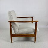 Fauteuil GFM-142, design par Edmund Homa des années 70, bouclé ivoire blanc - 2 pièces disponibles.