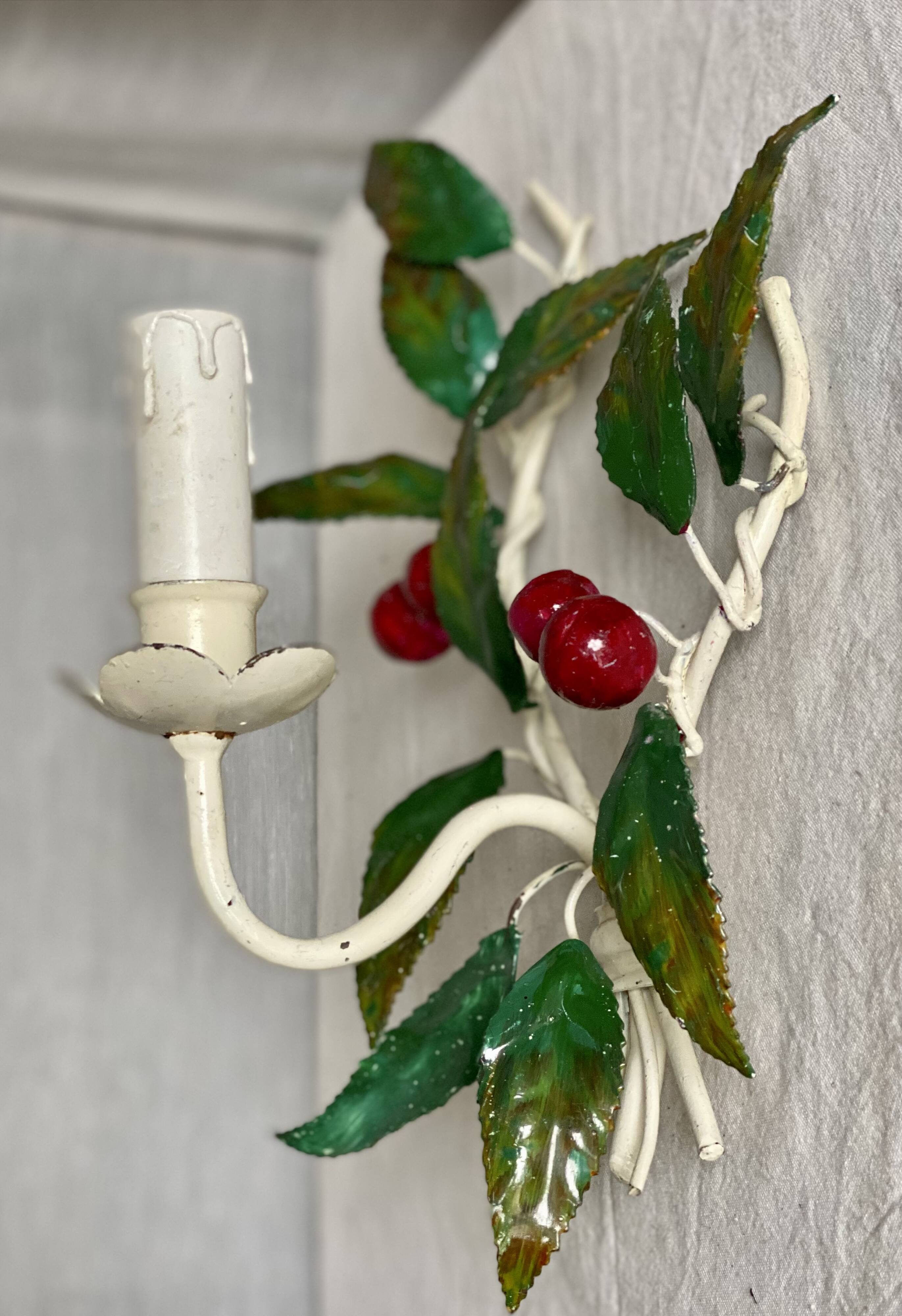Pair of cherry metal wall lights, white and green, vintage 1970s.