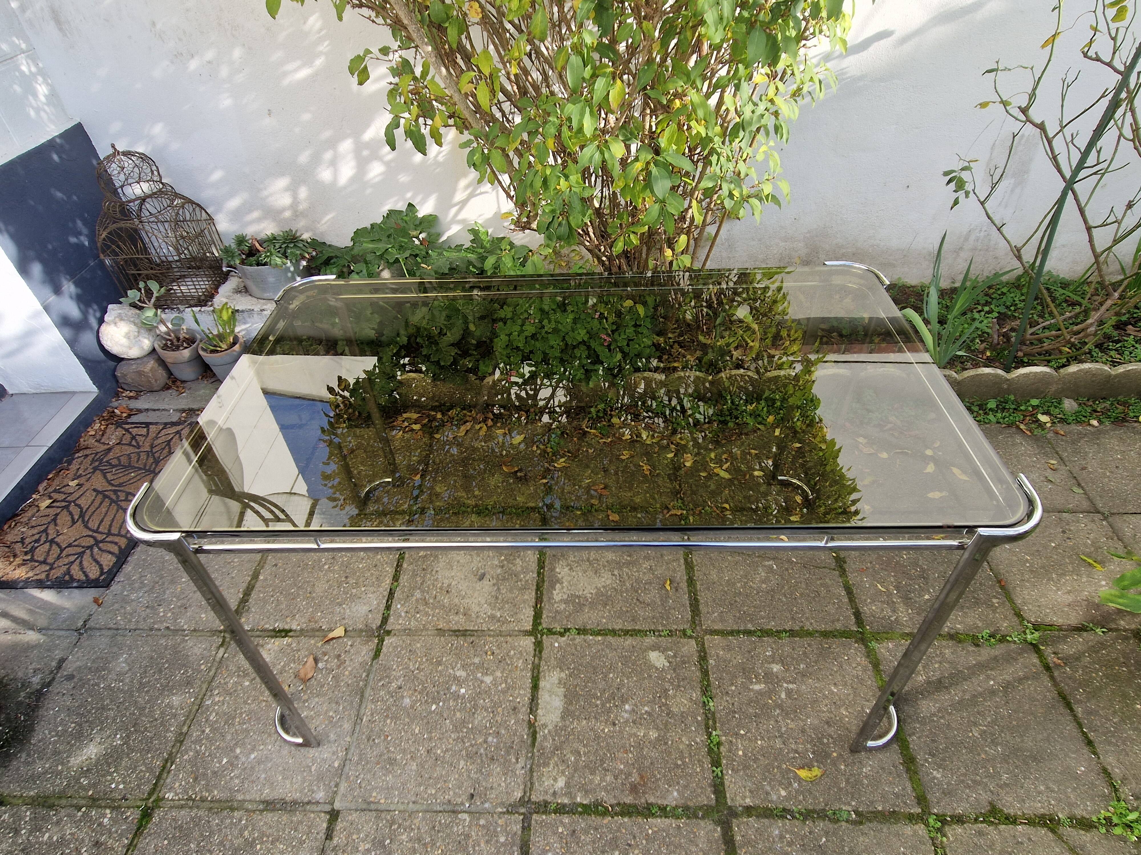 Table en métal chromé 1970 circa