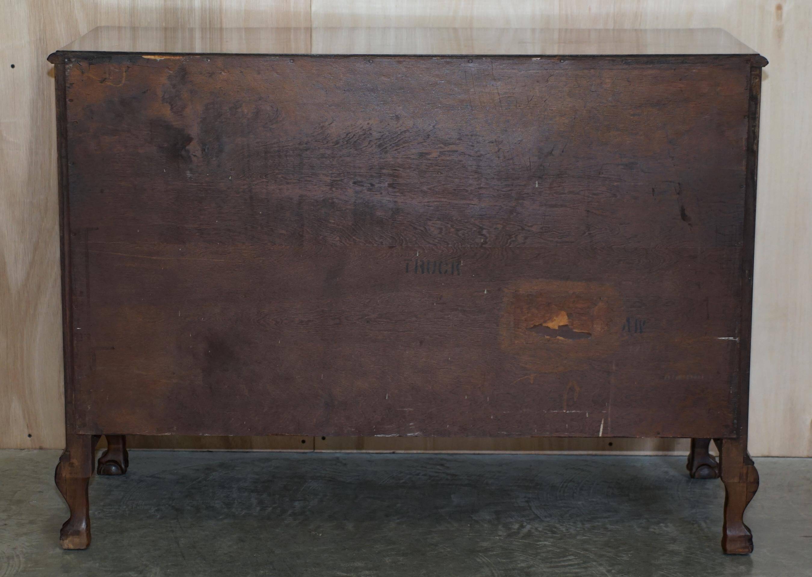 Commode Victorienne Tardive en Bois Dur Pieds Griffe et Boule
