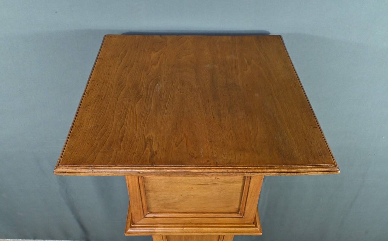 Important walnut column gain – Early 20th century