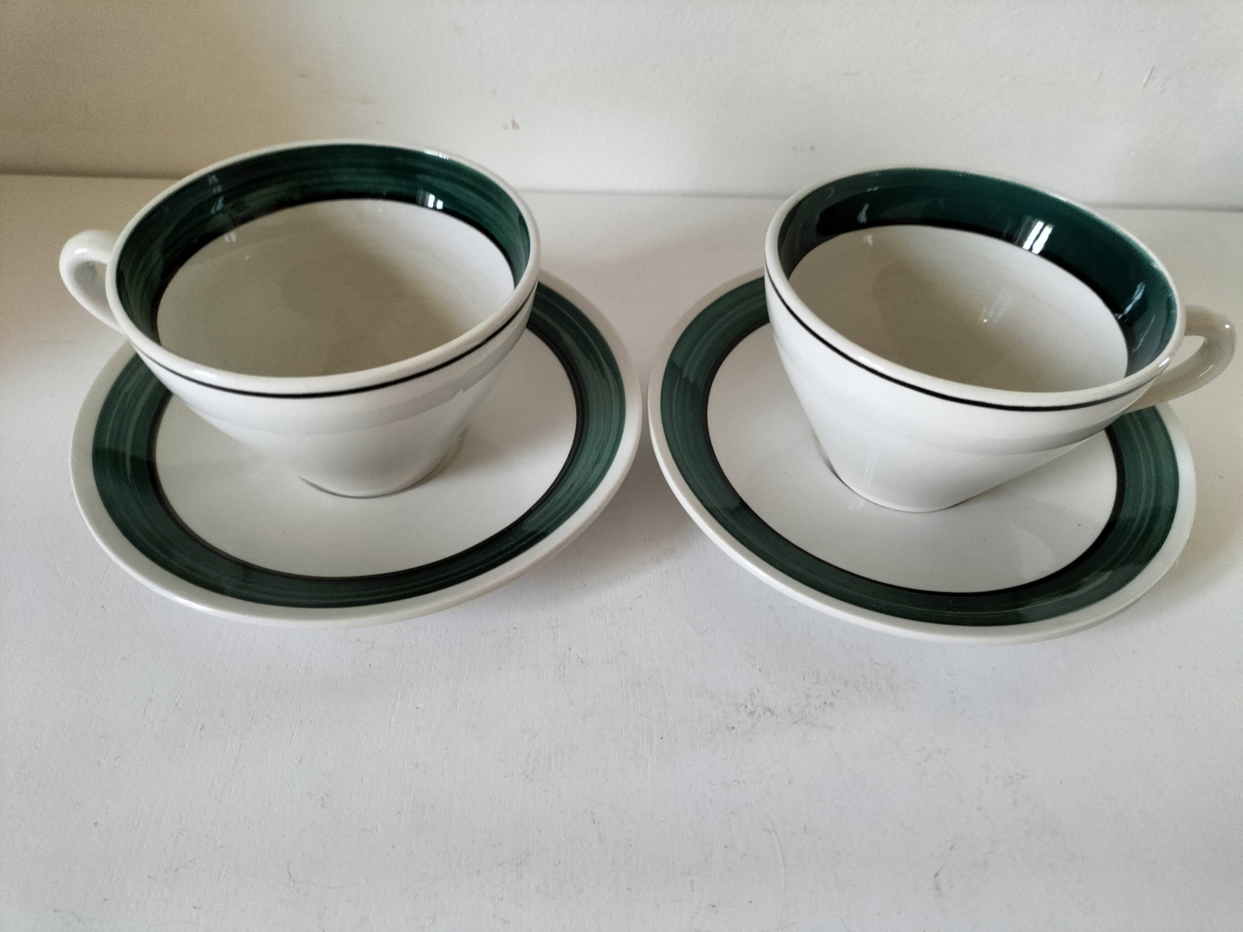 Ensemble de 4 grandes tasses vintage et 6 sous-tasses graphiques