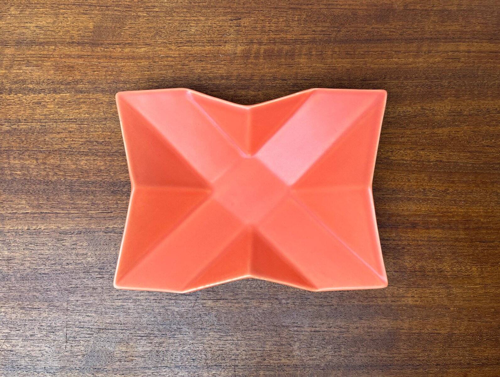 Postmodern minimalist ceramic bowl from the Asa collection, 1980s.