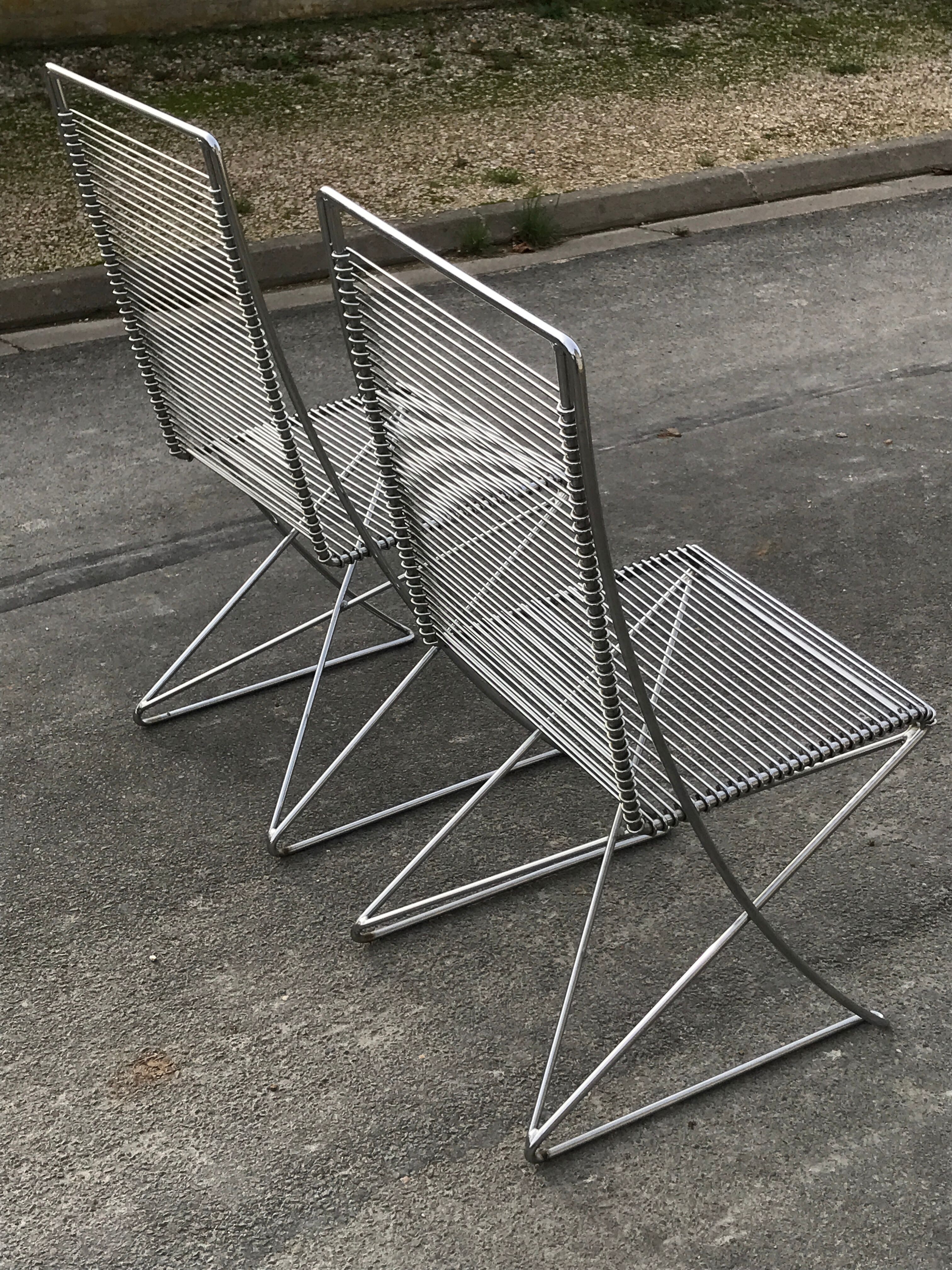 Paire de chaises Wire Till Behrens design annees 80