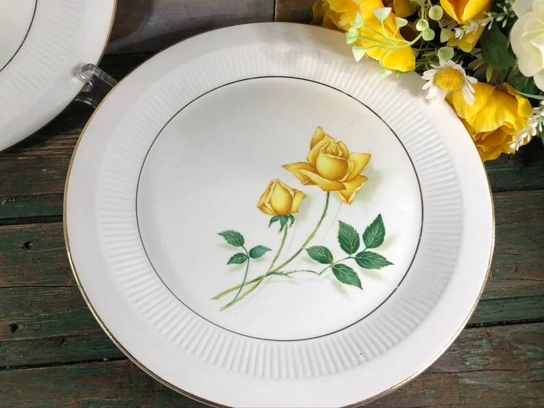 6 assiettes plates blanches rose jaune Moulin des loups Orchies