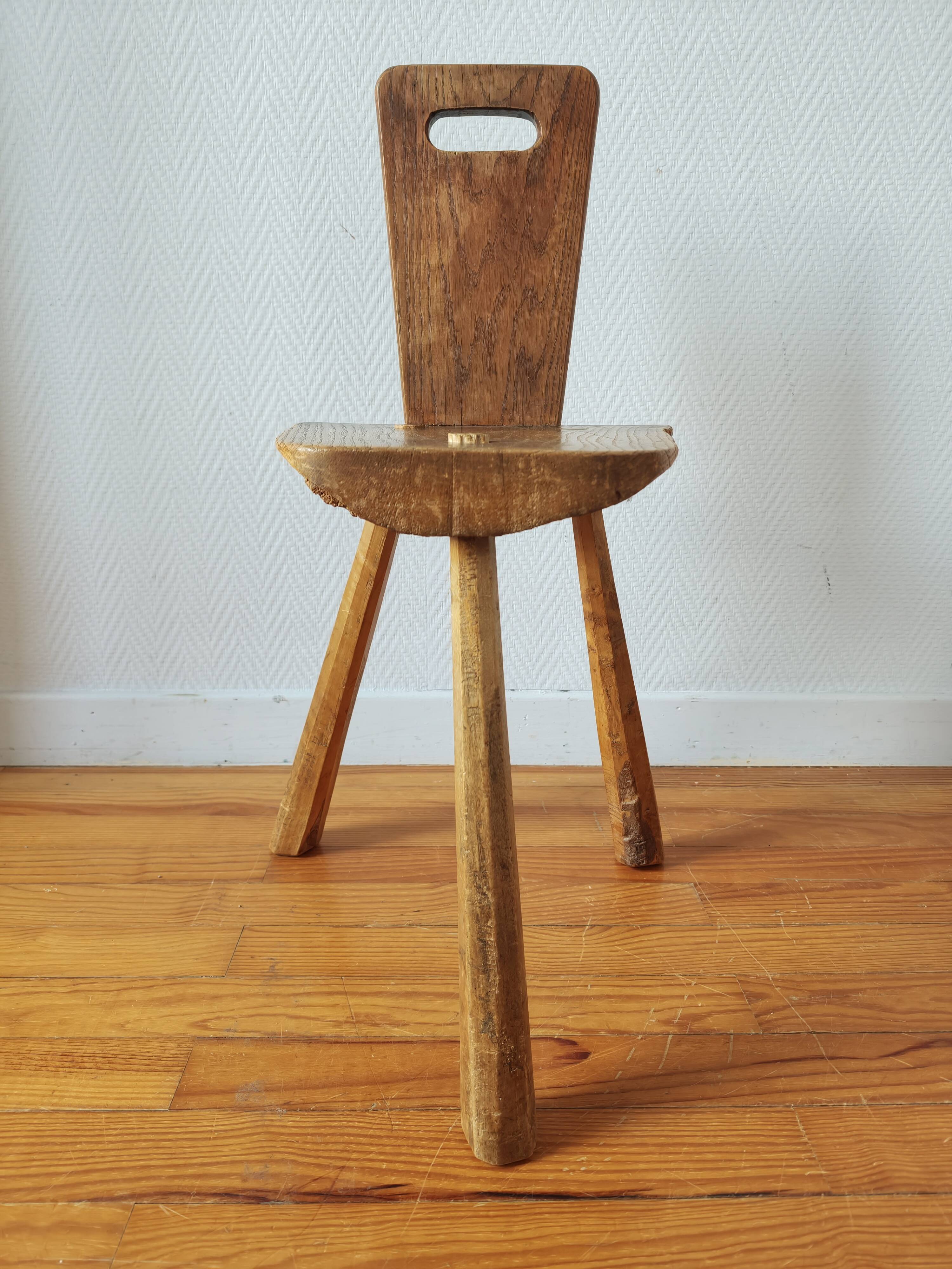 Tripod chair in solid wood – Handcrafted – Brutalist spirit