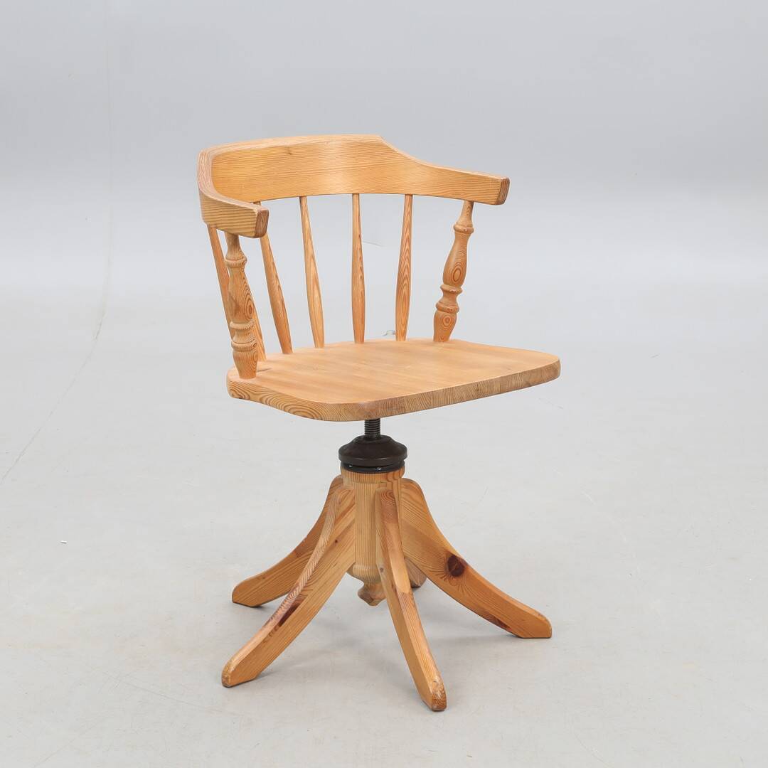Rotating chair with turned wooden bar, 5-star base, US