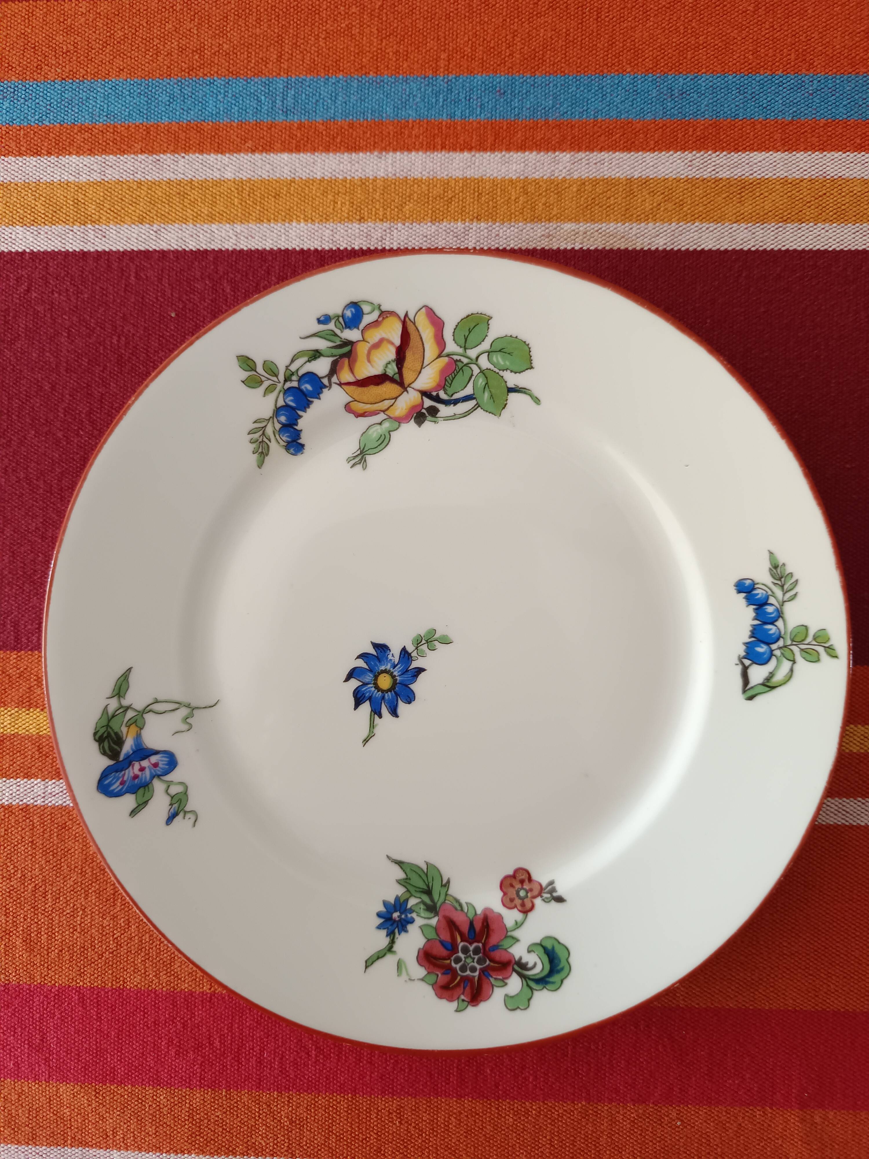 Dessert plate in porcelain