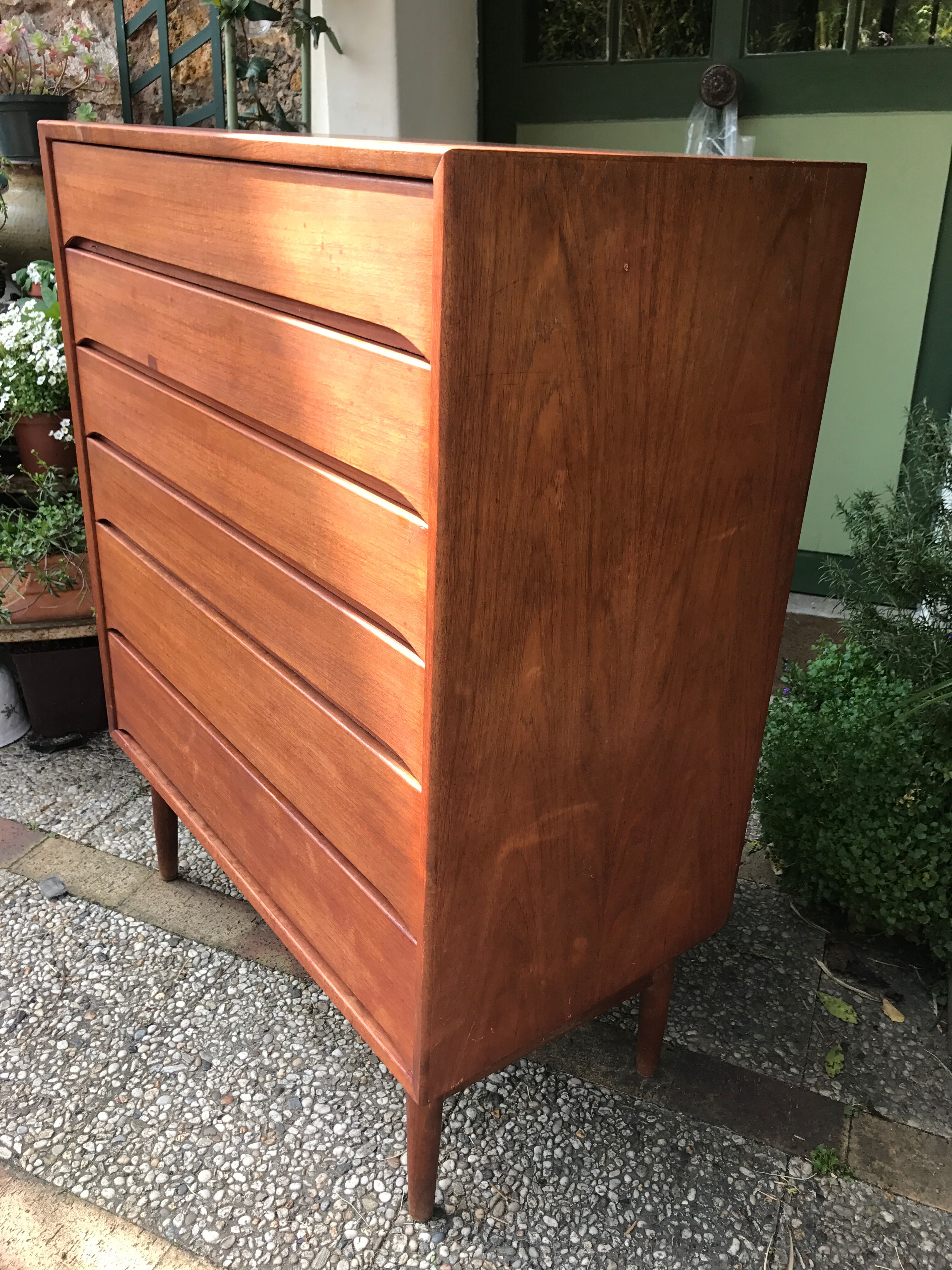 Scandinavian chest of drawers