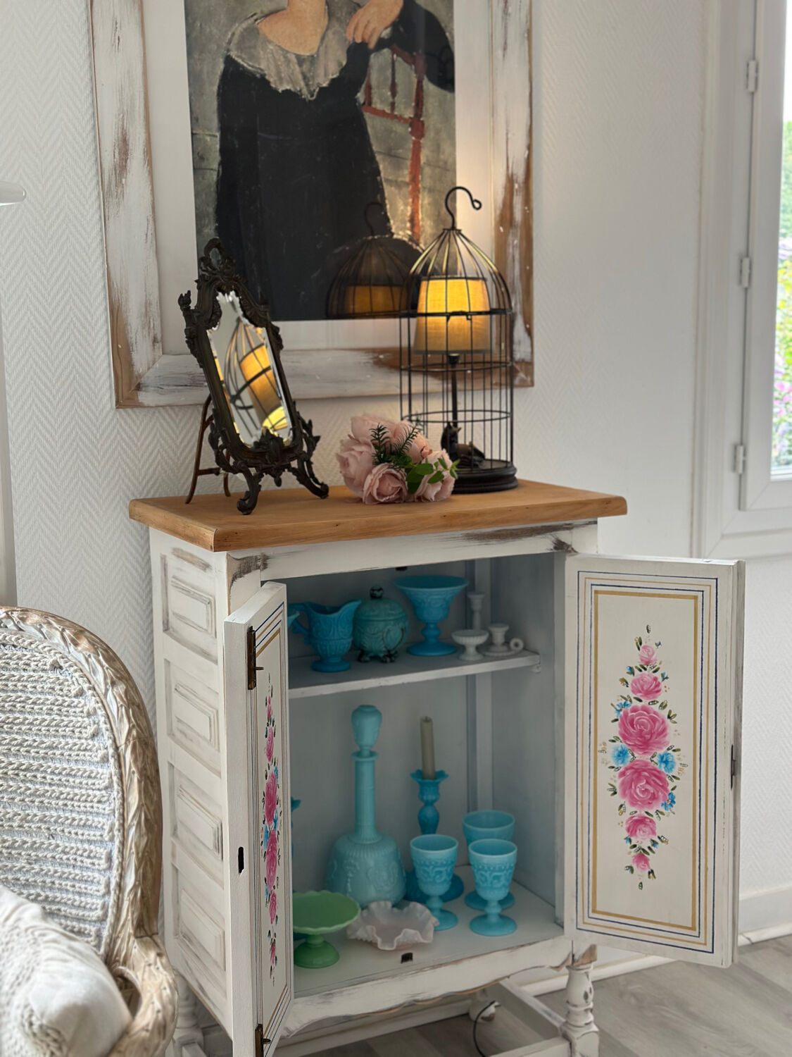 Petit meuble vintage relooké à la main – pièce unique