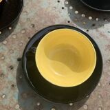 Coffee service composed of 5 cups and saucers in black earthenware and different colored interiors