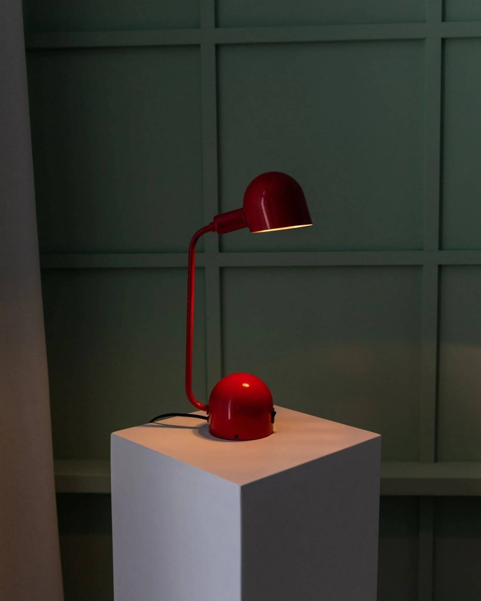 Red painted-metal desk lamp by Barbieri & Marianelli for Tronconi, 1980s Italian Memphis Postmodern design