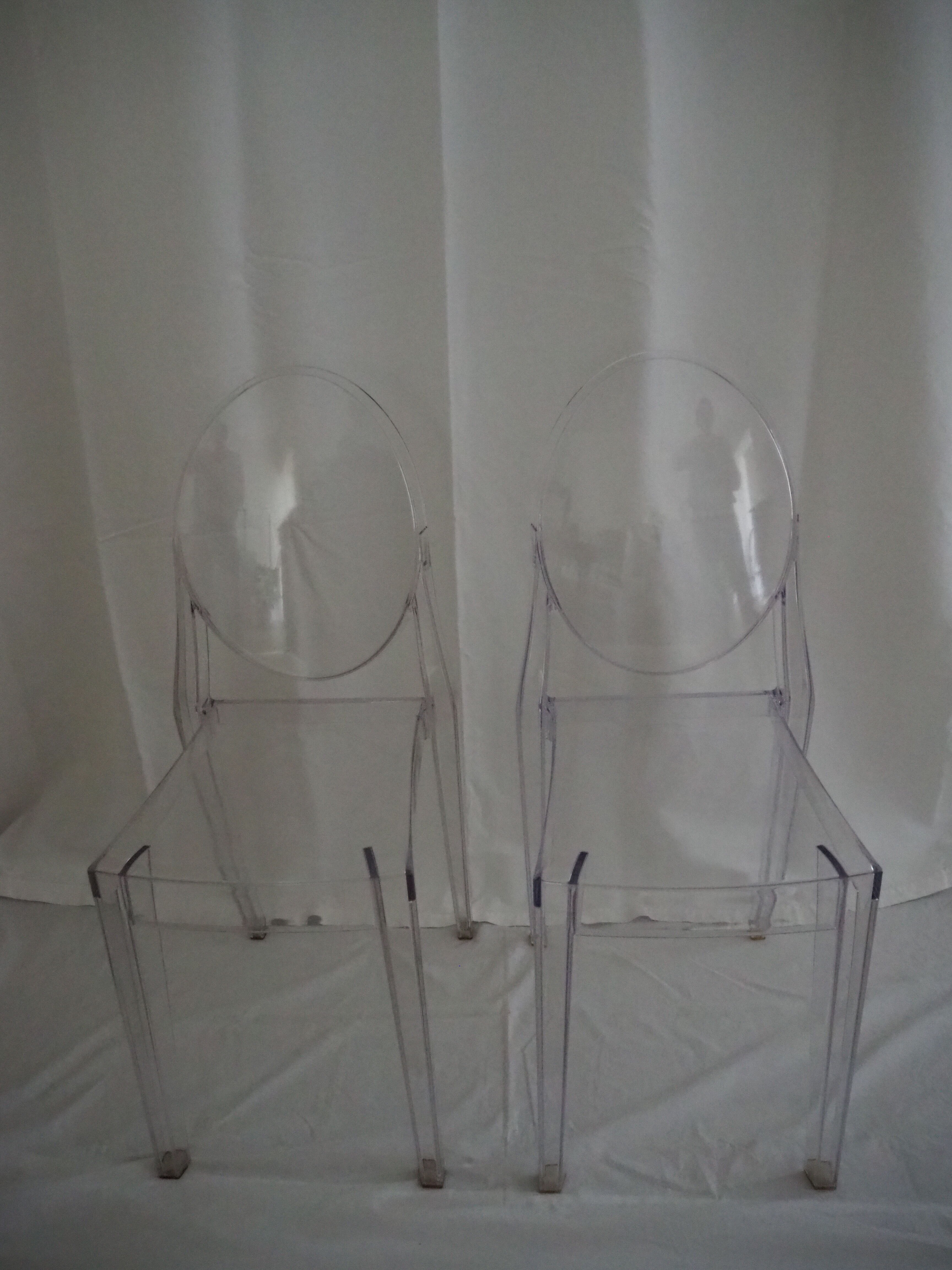 Pair of stackable chairs Victoria Ghost by Philippe Starck, Kartell
