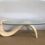 Table basse abstraite en forme de femme et en fibre de verre marbré