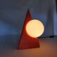 Lampe pyramide céramique, sphère en opaline, postmoderne, 1970.