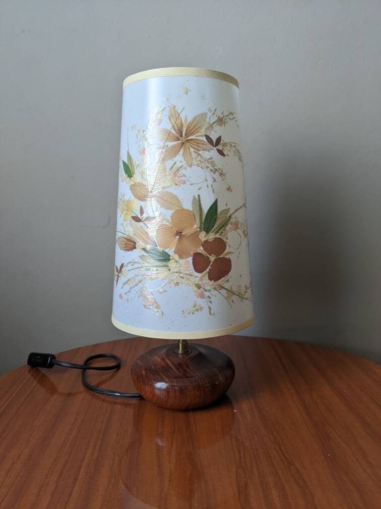 Bohemian country decoration bedside lamp with vintage dried flower lampshade