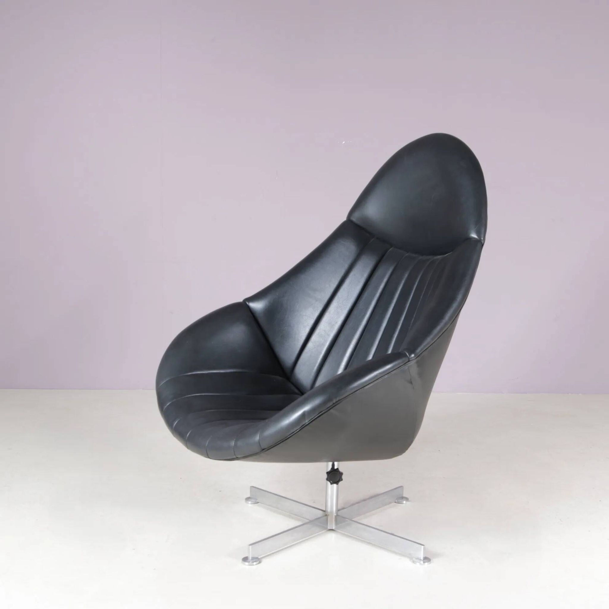 1960s swivel easy chair on chrome crossbase with black skai seat / Rudolf Wolf / Rohé, Netherlands