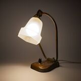 Lampe de bureau articulée antique Jugendstil des années 1920 en bronze avec abat-jour en verre