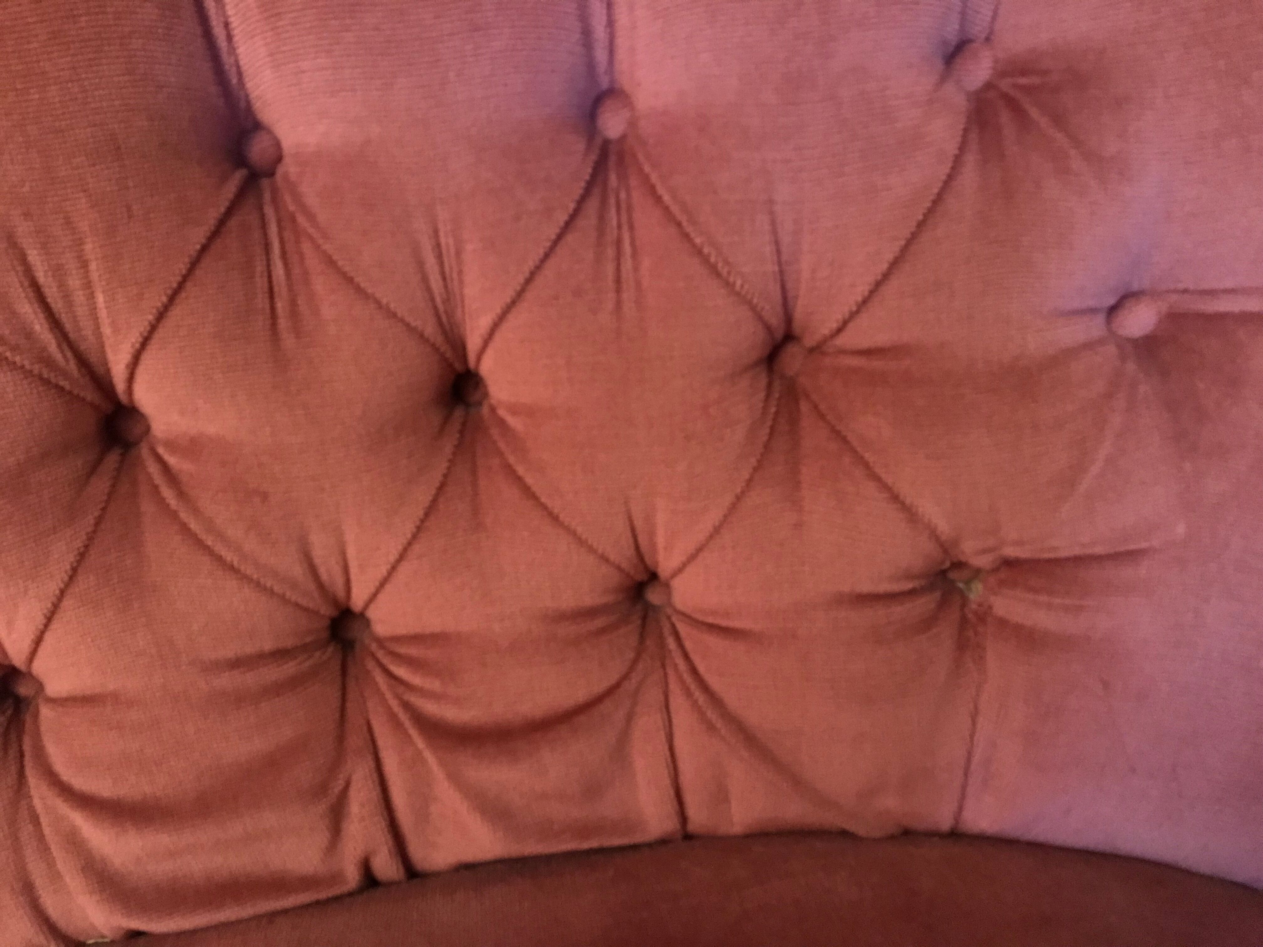 Sofa padded in old pink velvet