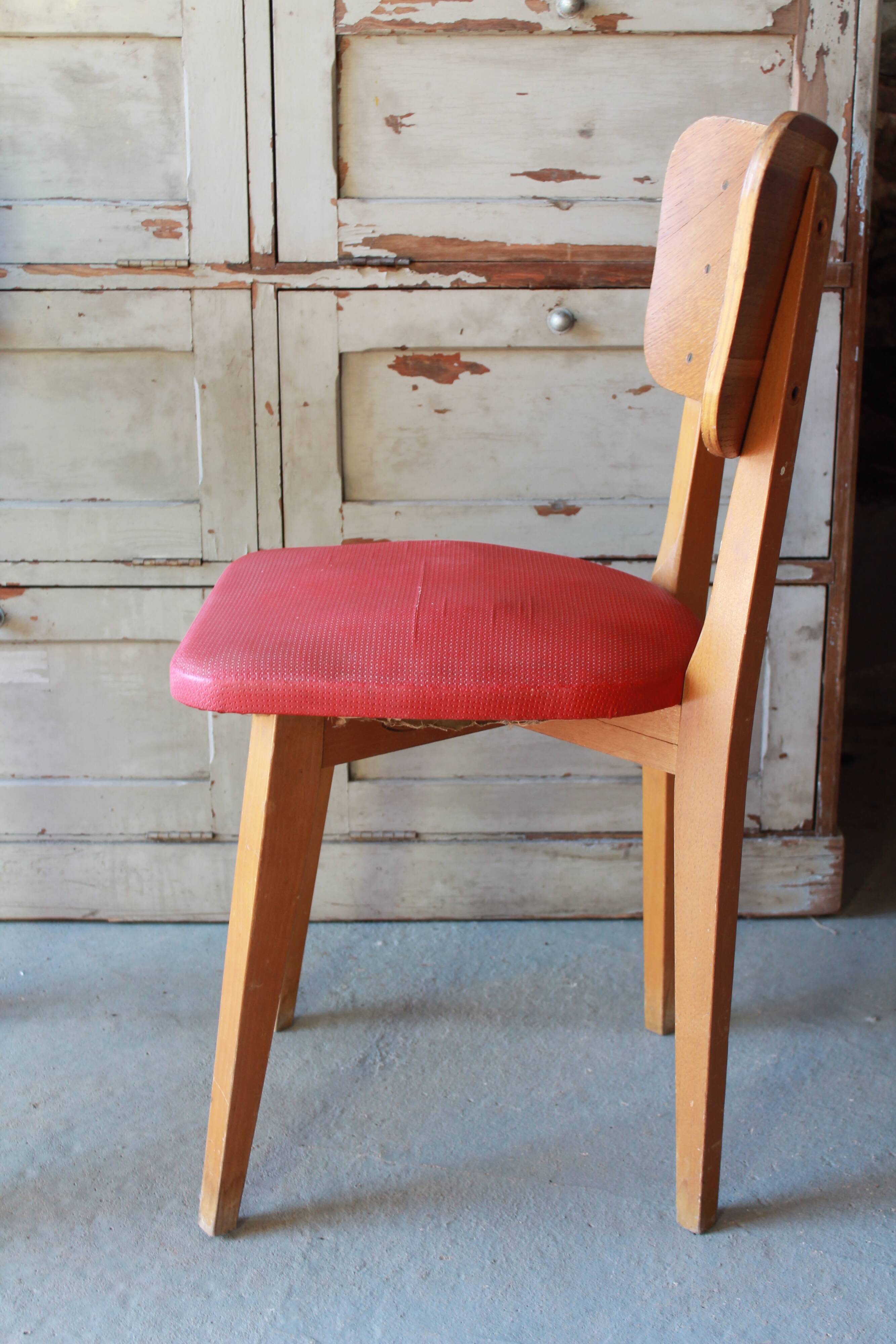 Lot of 6 ELF chairs in wood and vinyl