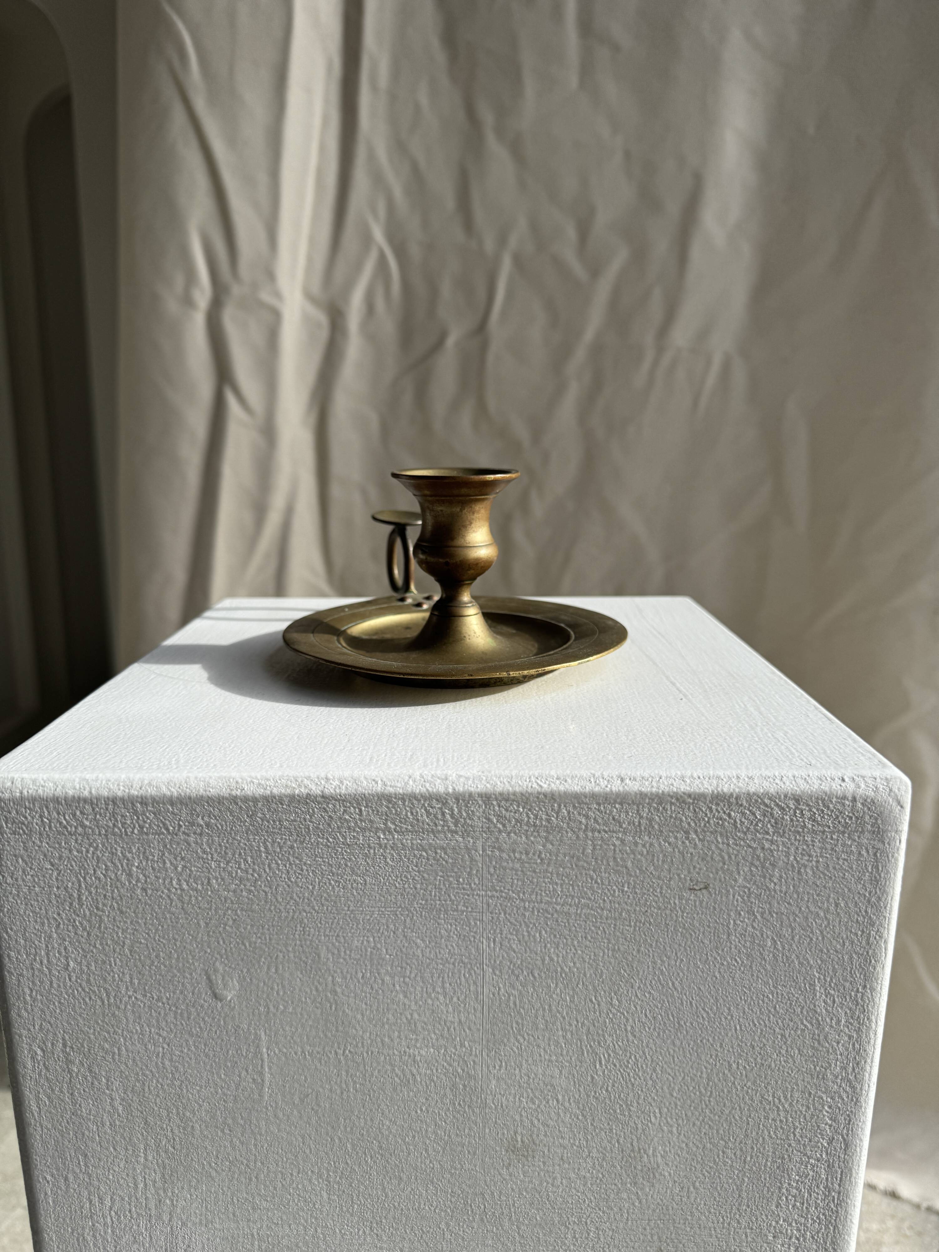 Antique gold hand candlestick with a handle fixed by 3 rivets H8 D13