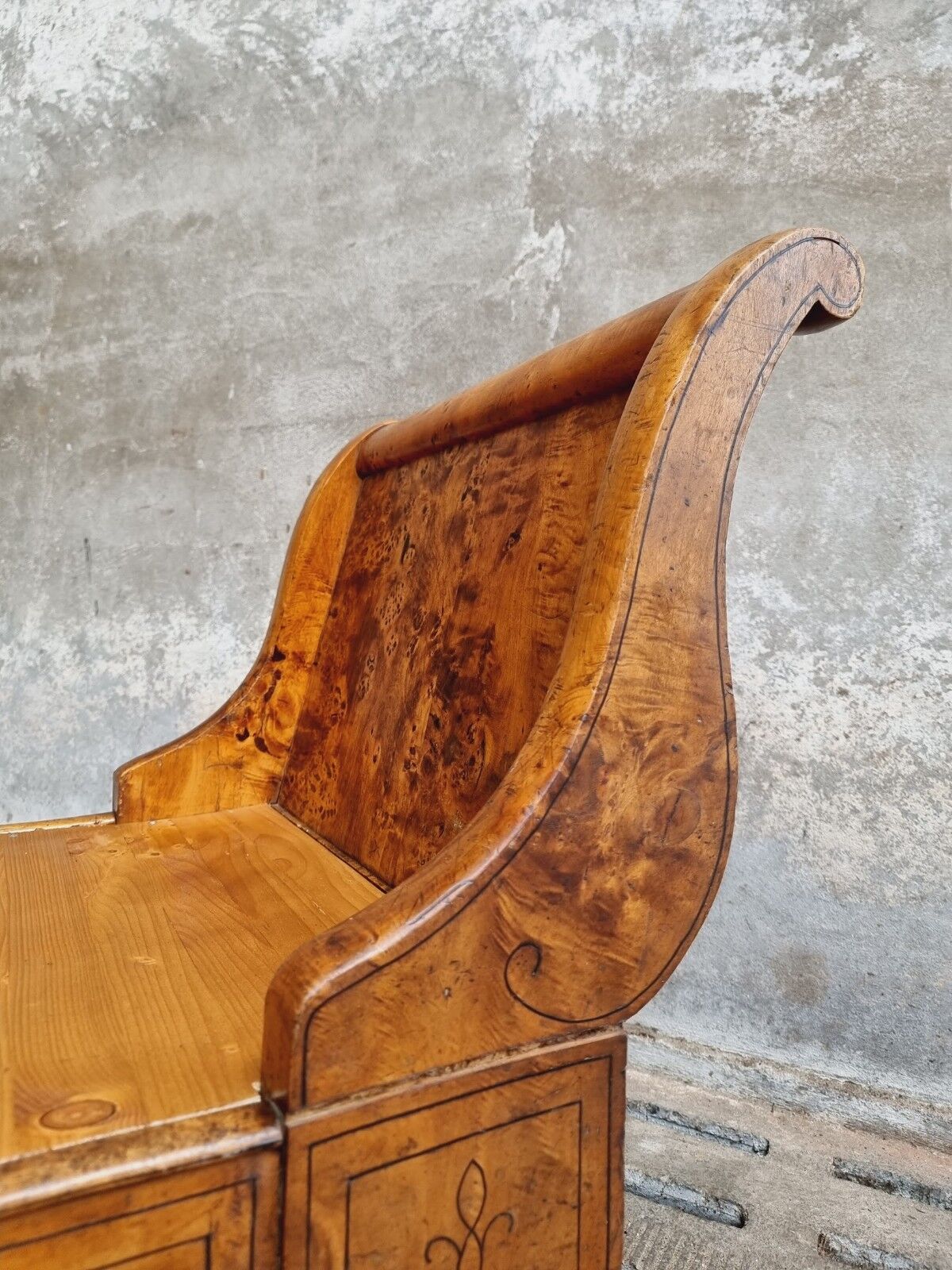 Antique chaise longue daybed Empire style walnut