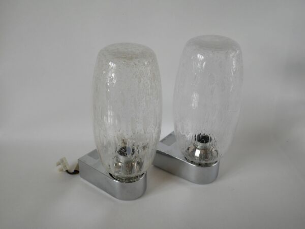Paire d'appliques murales design en verre soufflé et chrome par inda circa 1960-1970