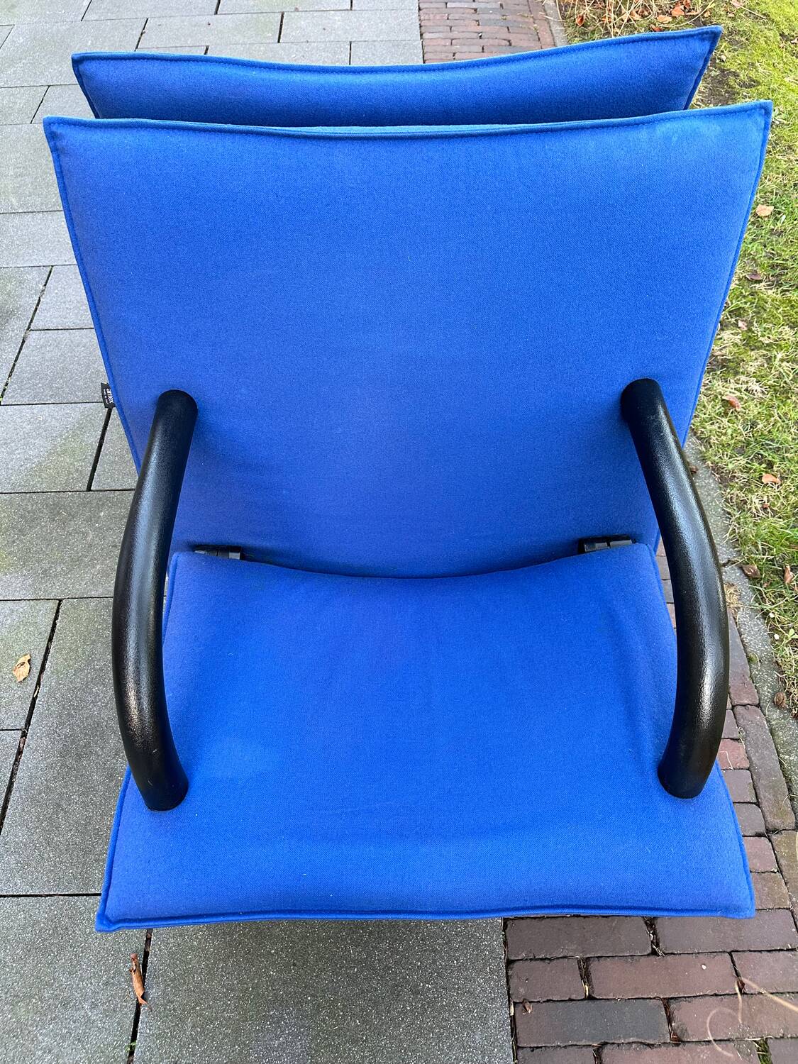 2 x Arflex T-Line sun loungers
