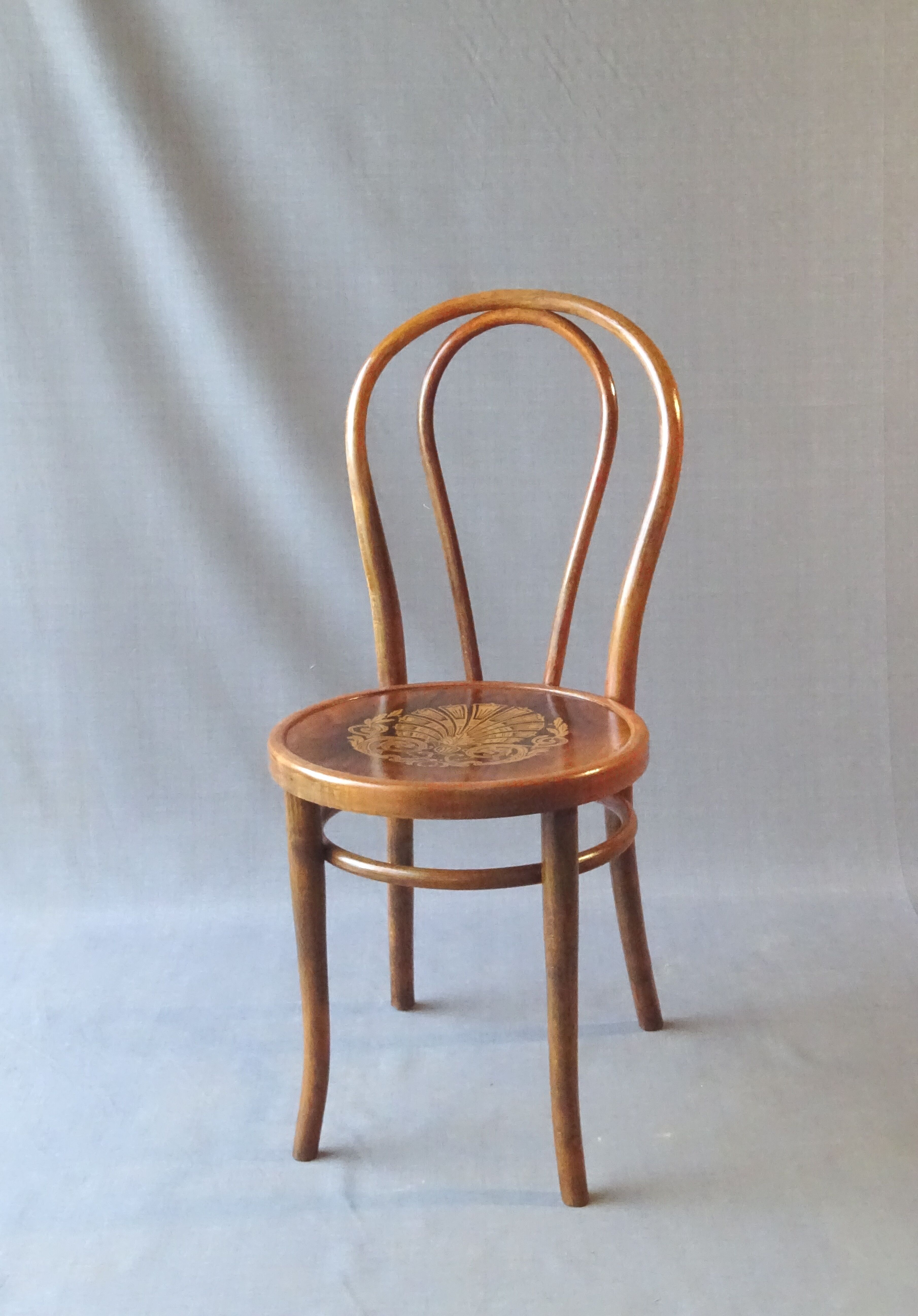 Thonet bistro chair N°18 art nouveau wood seat, production 1925