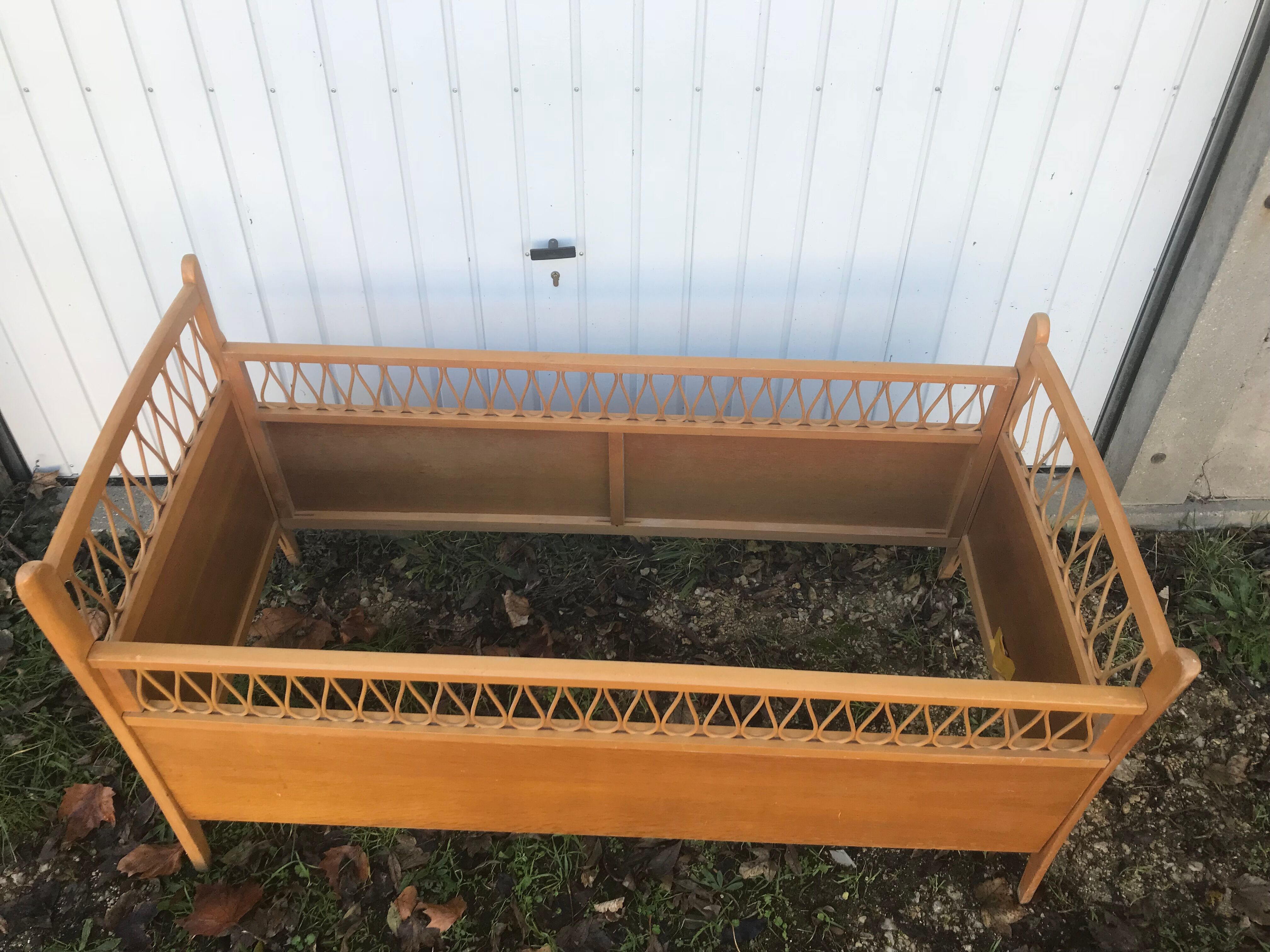 Ancien lit bébé scandinave bois