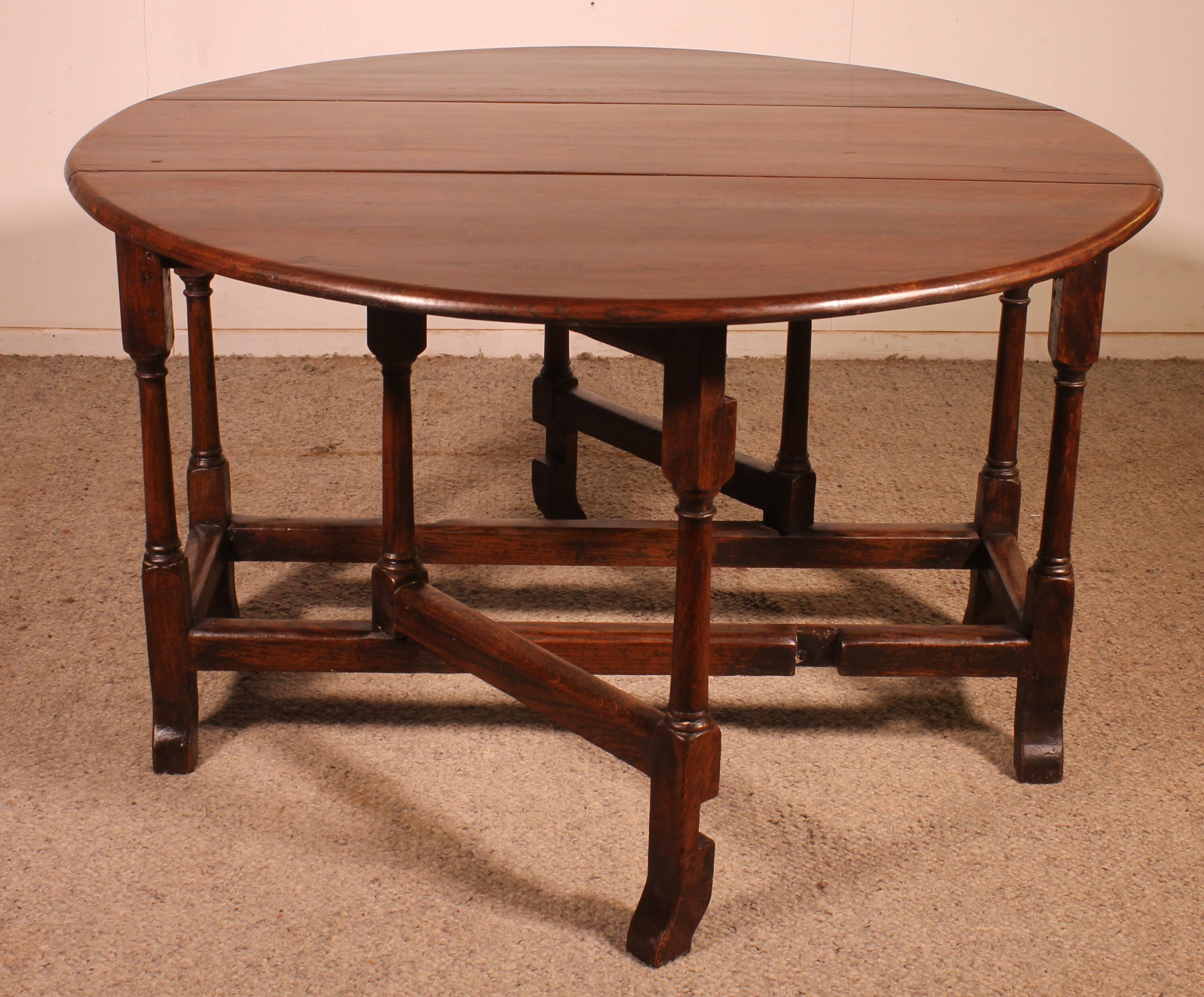 Gateleg Table in Oak from the 18th Century