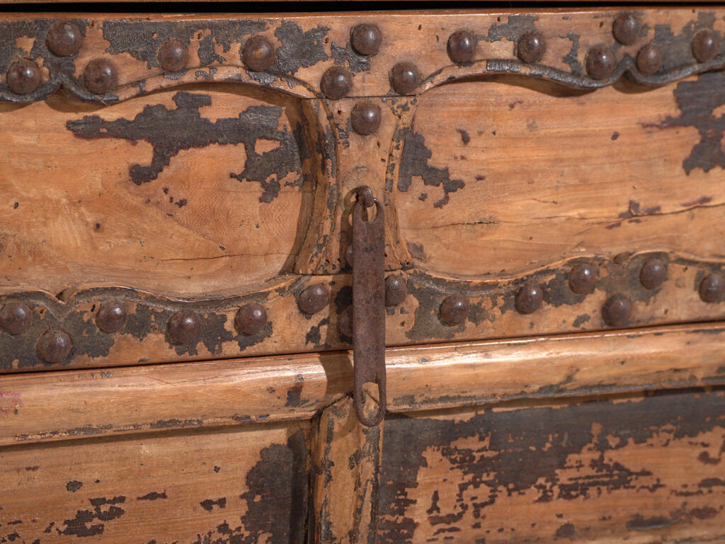 Console ancienne en orme avec ferronnerie – Chine, circa 1900