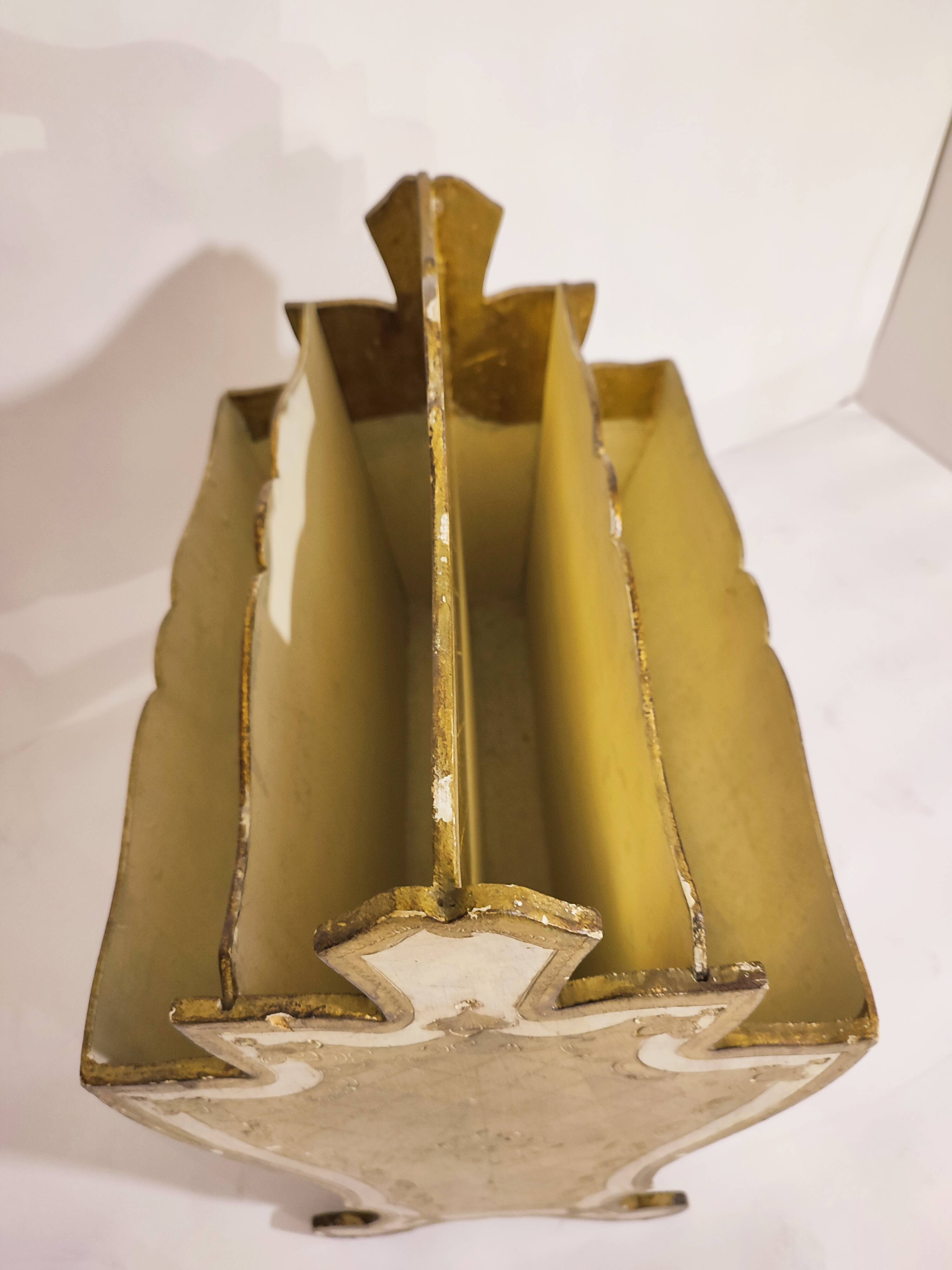 Magazine holder florentin gilded wood