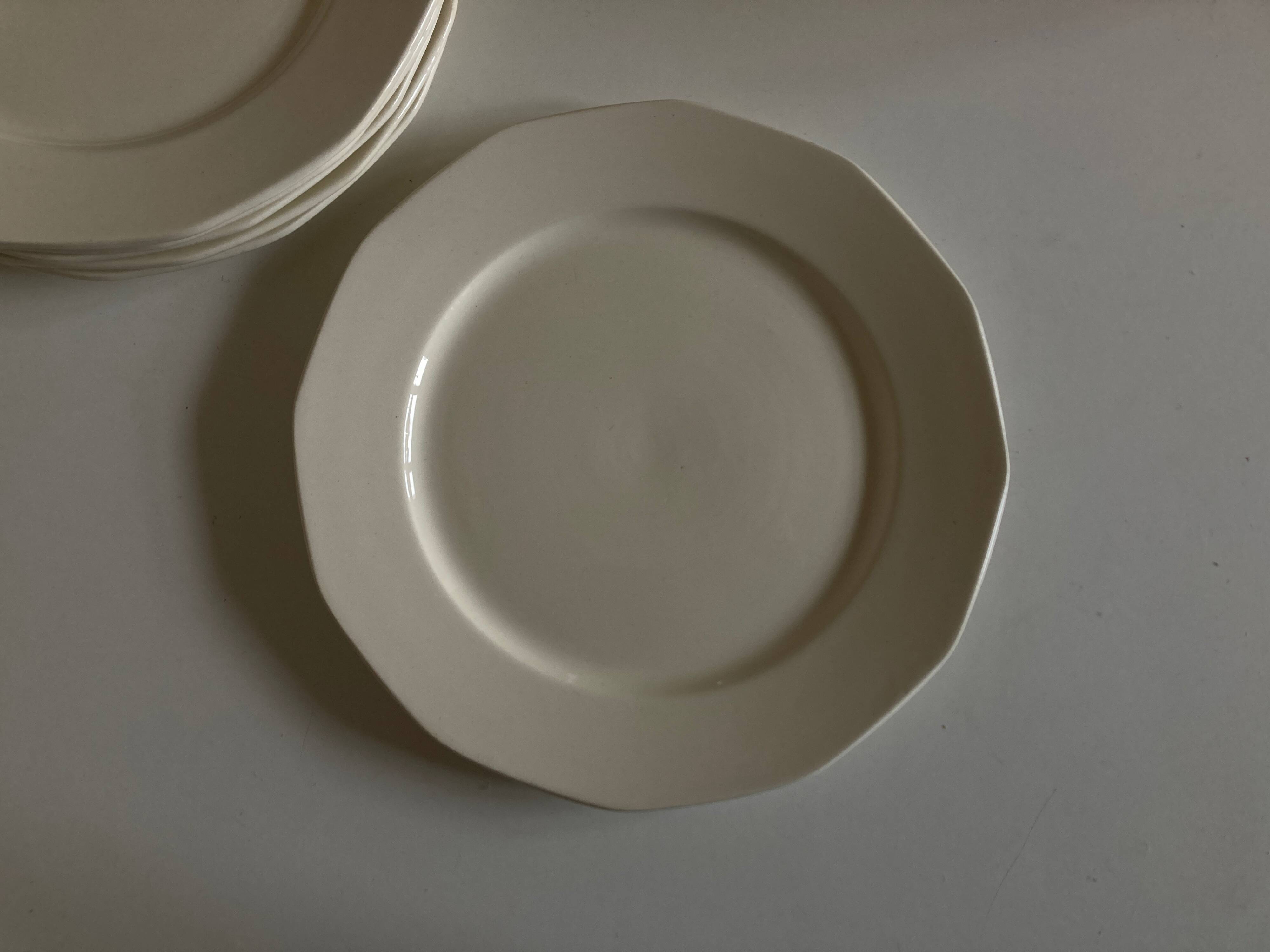 Set de 6 assiettes ivoire modernistes terre de fer