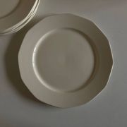 Set de 6 assiettes ivoire modernistes terre de fer