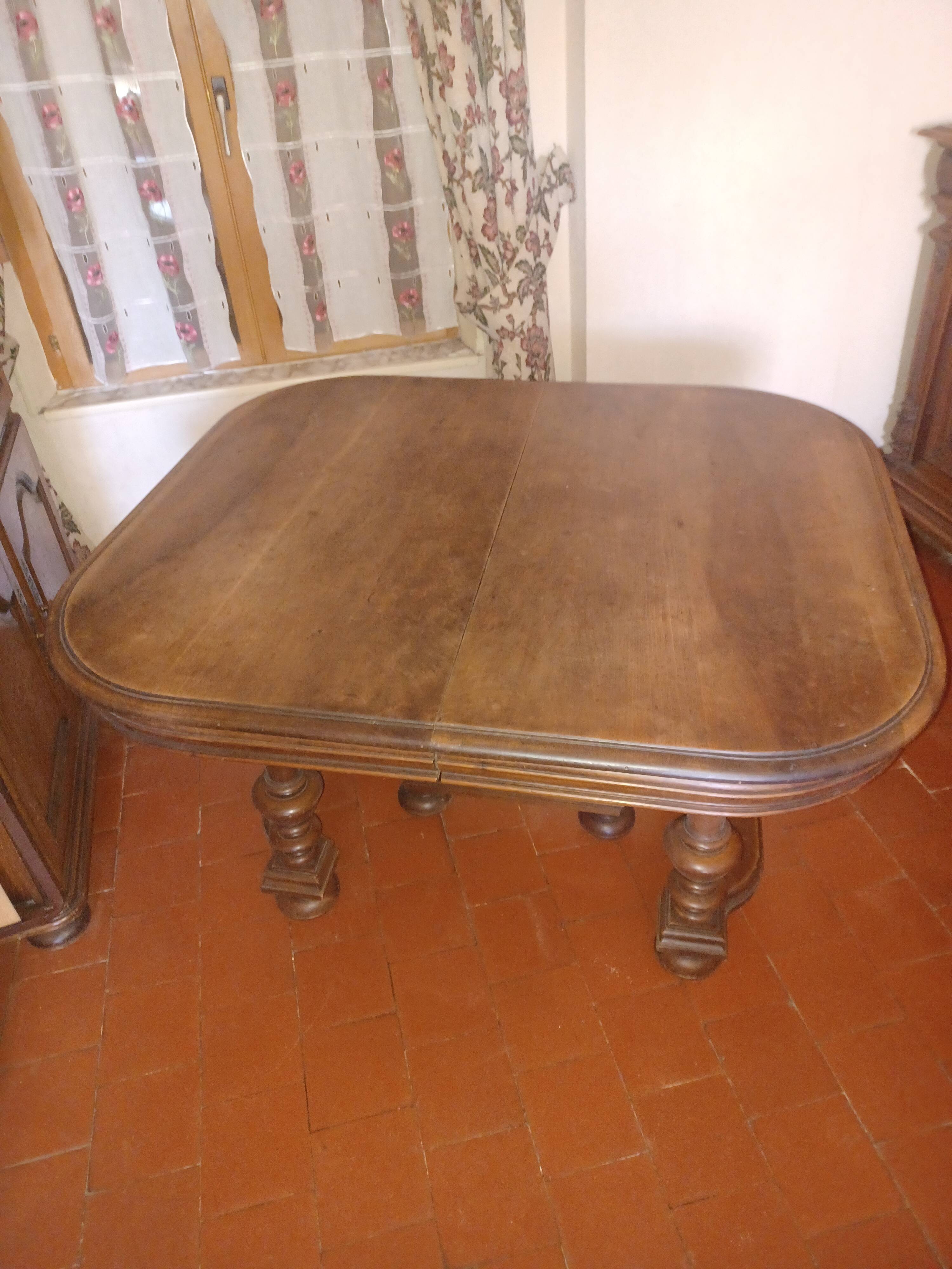 TABLE STYLE HENRY II