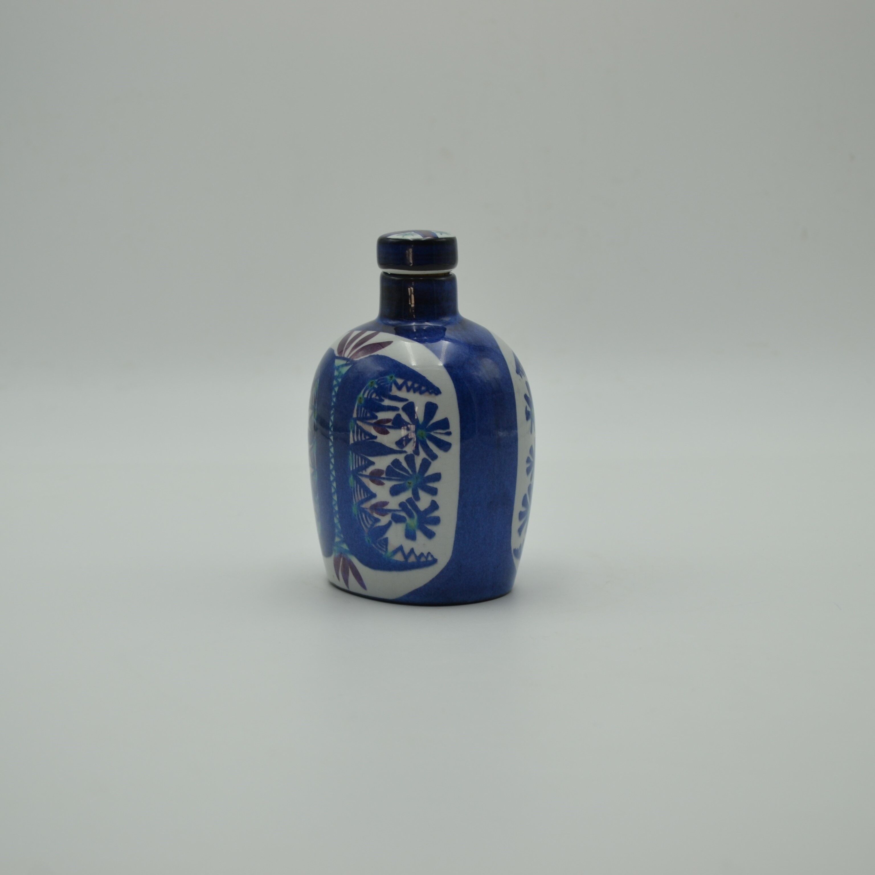 Bottle in earthenware from Marianne Johnson's Tenera series for Aluminia