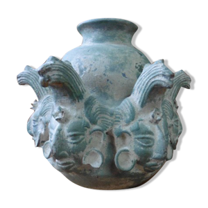 Vase en terre cuite divinité