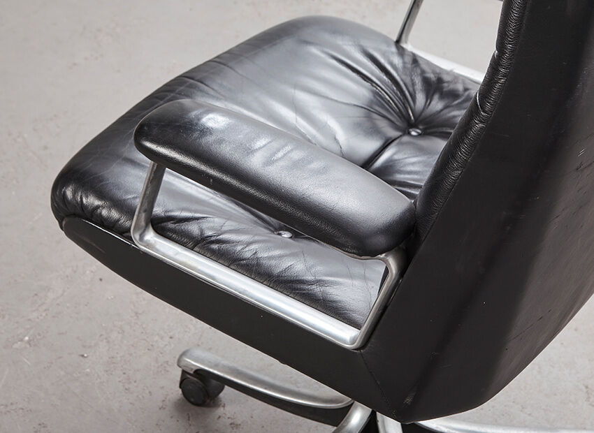 Osvaldo Borsani P126 Highback office chair for Tecno Italy 1960s