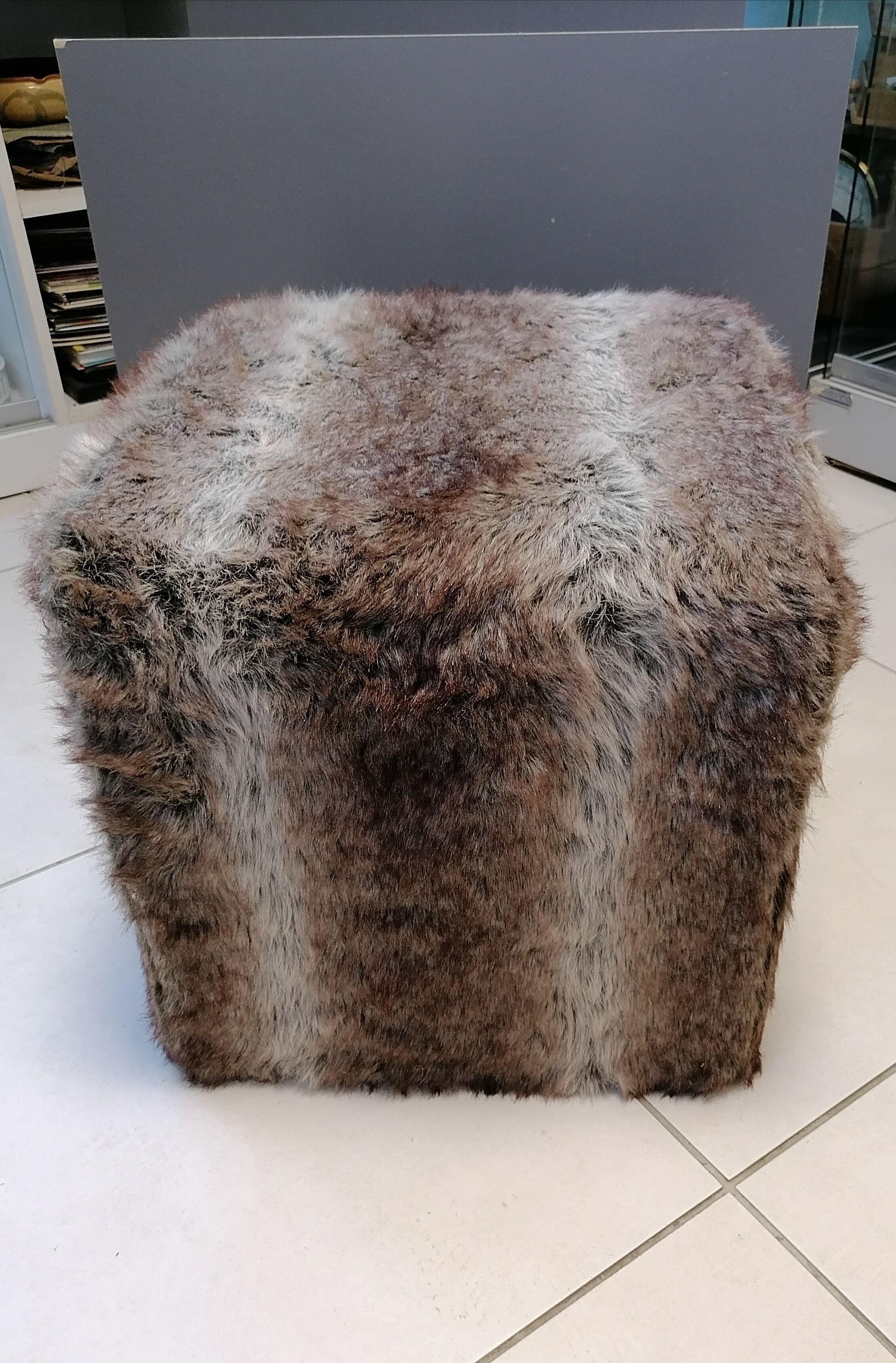 Square pouf