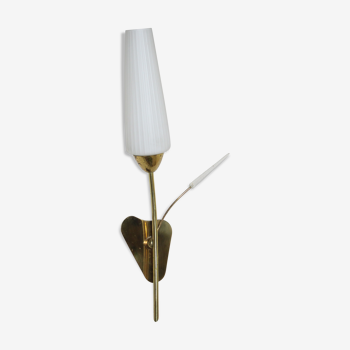 Beautiful wall lamp in brass and opaline 1960