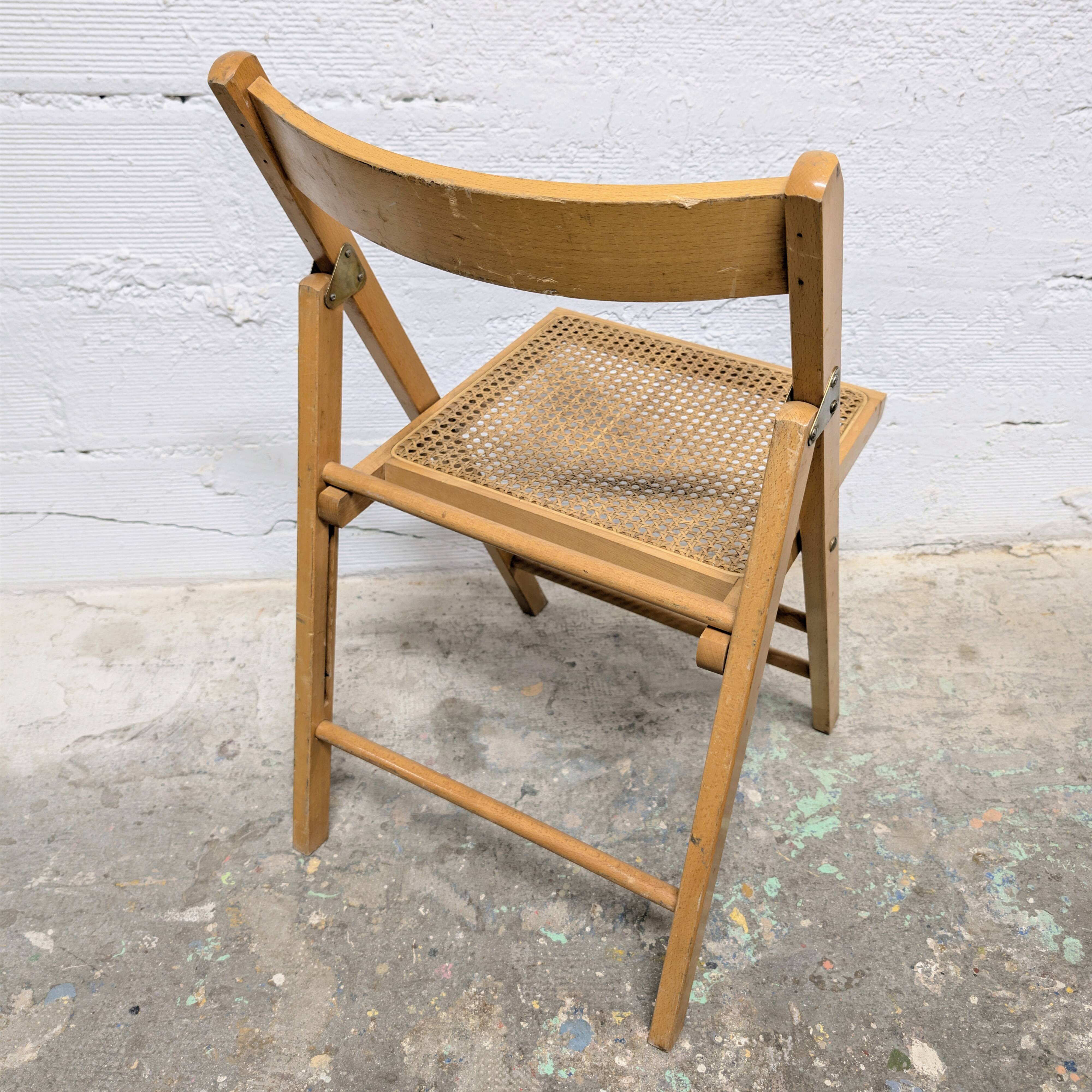 Folding chair with cane seat