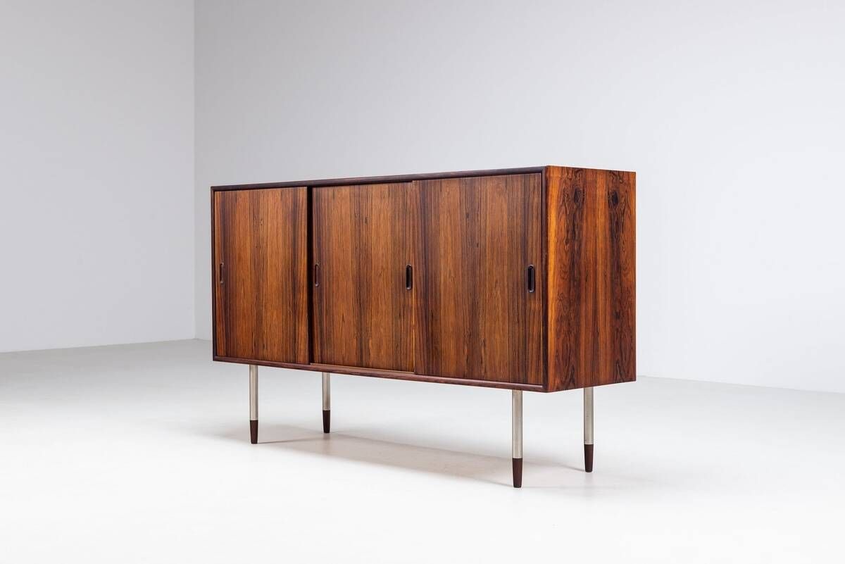 Buffet inhabituel en palissandre avec pieds en métal Danemark 1960