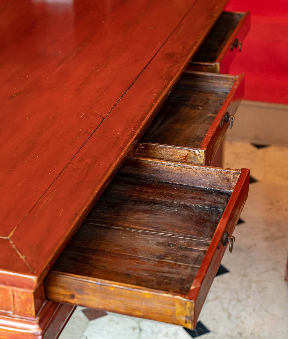 Set of 1 table + 6 antique Chinese chairs.